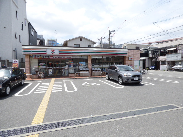 コンビニ　セブンイレブン（コンビニ）まで532m
