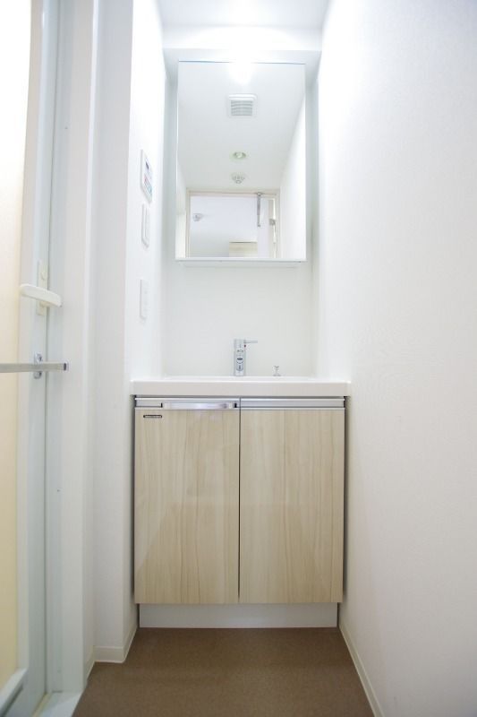 洗面設備　■独立洗面台■キャビネット収納付き