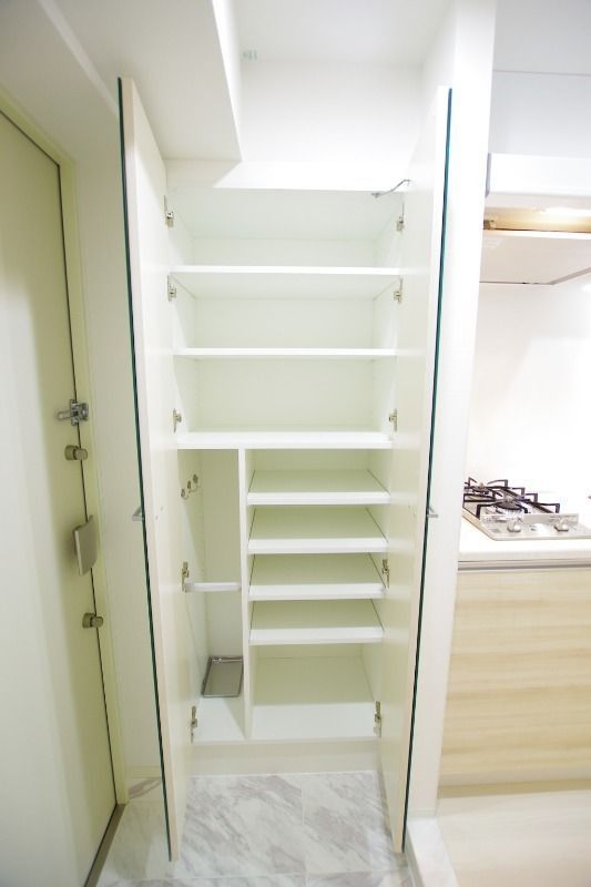 玄関　■モニタ付インターホン■シューズクローゼット■ダウンライト