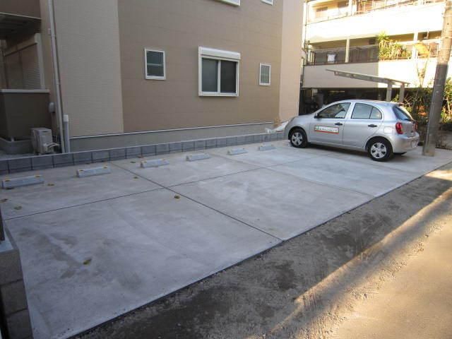 駐車場　☆敷地内駐車場完備☆