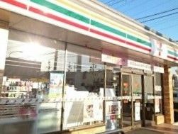 コンビニ　セブンイレブン（コンビニ）まで550m