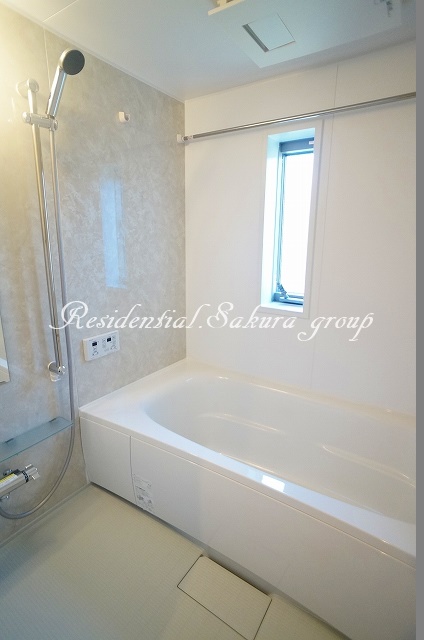 バス・シャワールーム　雨の日でも安心の浴室乾燥機付きです♪