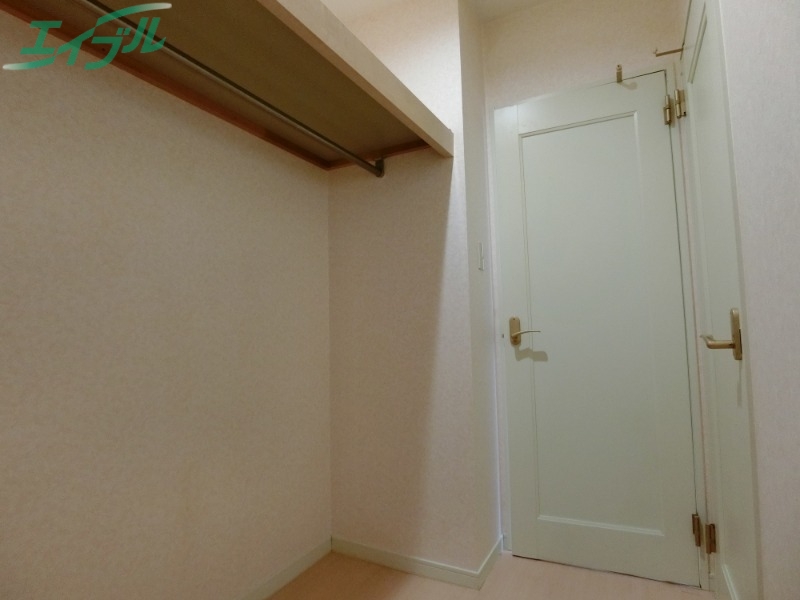 収納　同型参考写真