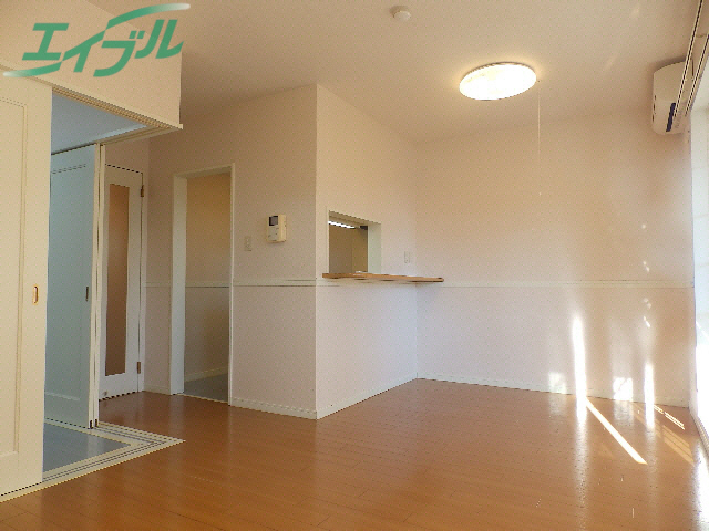 居室・リビング　同型参考写真