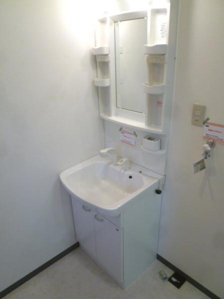 洗面設備　独立洗面台です！洗濯機置場もあります☆