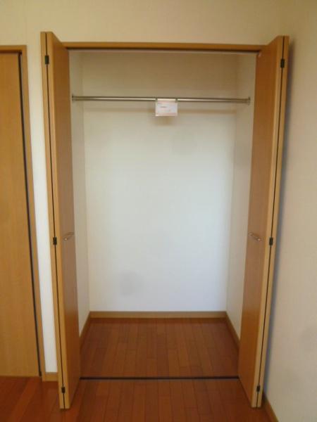 収納　ポール付のクローゼットです★