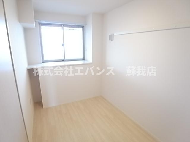 その他部屋・スペース　開放的な寝室です