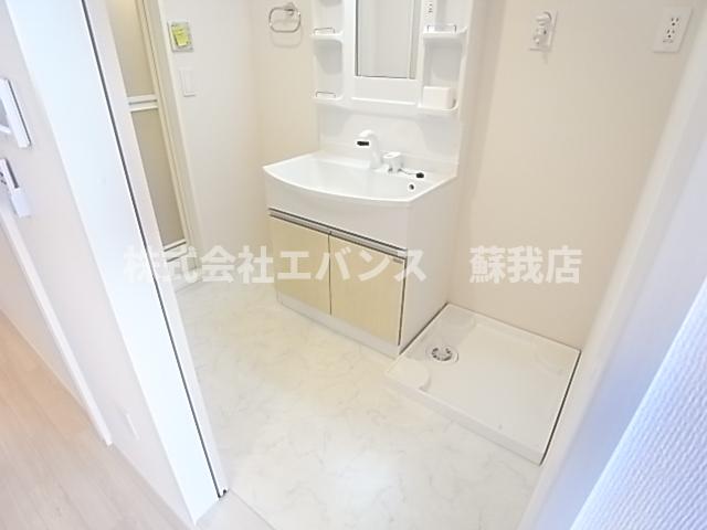 洗面設備　ゆったりとスペースのある洗面所