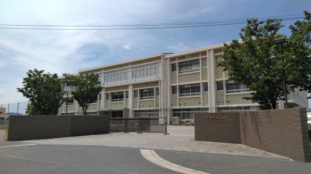 中学校　中央中学校（中学校）まで1360m