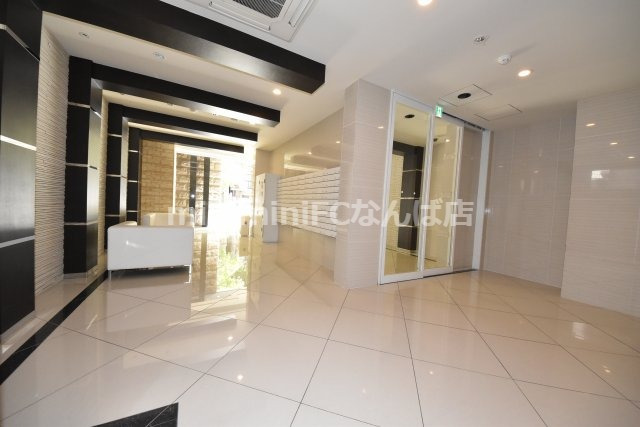 エントランス　豪華できれいなエントランスが迎えてくれます！