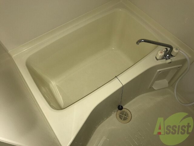 バス・シャワールーム　横に広いためしっかり湯船に浸かれそうです