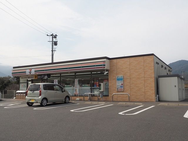 コンビニ　セブンイレブン（コンビニ）まで900m