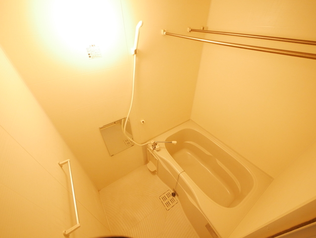 バス・シャワールーム　★深さのあるお風呂の写真です★