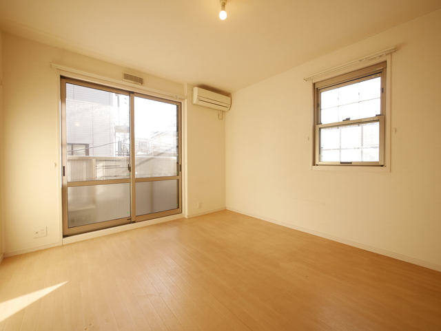 居室・リビング　★２面採光です★