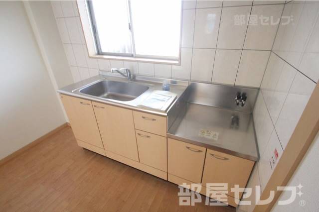 キッチン　※２０２号室の写真を流用しています。