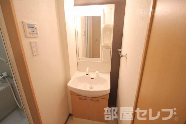 洗面設備　※２０２号室の写真を流用しています。