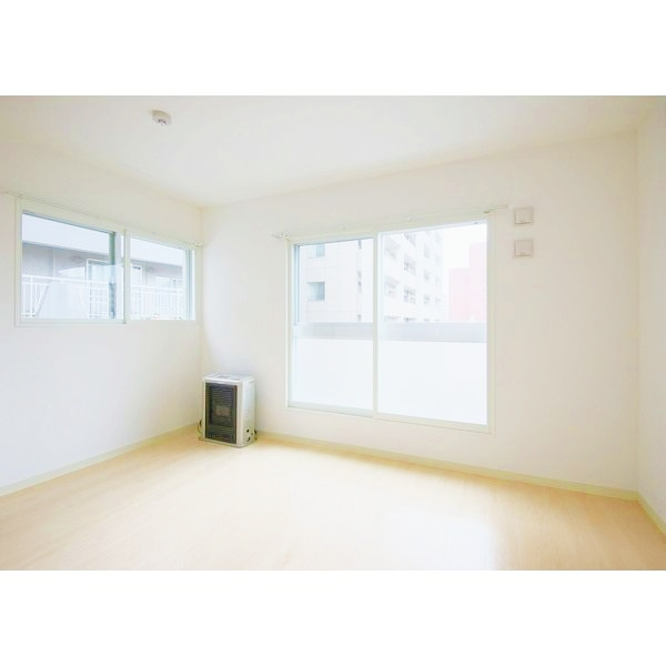 その他設備　冬は暖かく経済的な灯油ストーブがついています♪