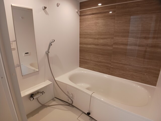 バス・シャワールーム　シャワー・追い焚き給湯