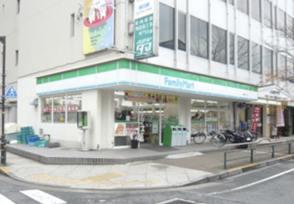 コンビニ　ファミリーマート 聖蹟桜ヶ丘店（コンビニ）まで279m