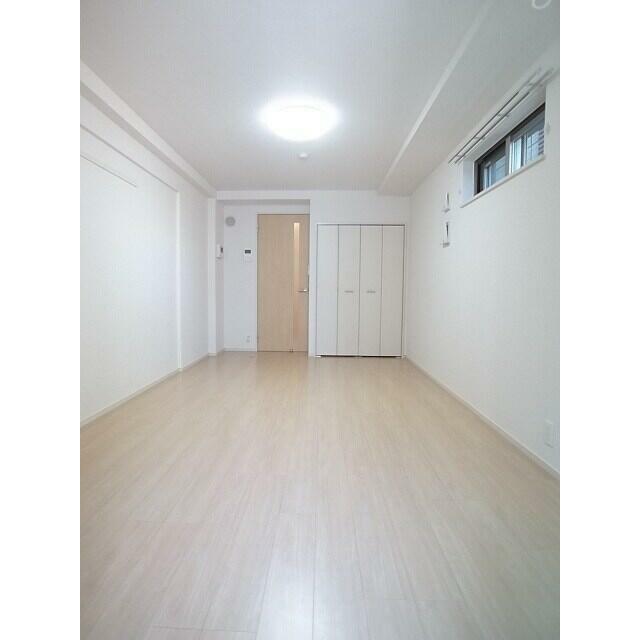 居室・リビング　参考写真（同物件別部屋）