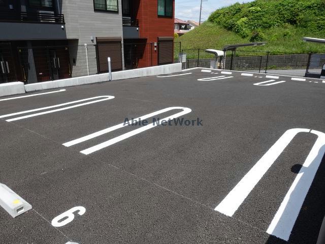 駐車場　駐車場