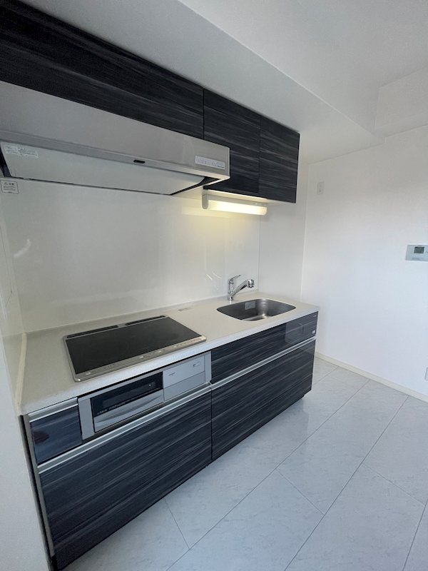 キッチン　IH３口システムキッチンです