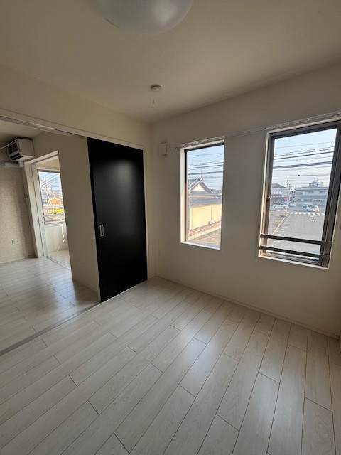 その他部屋・スペース　素敵な窓の洋室！