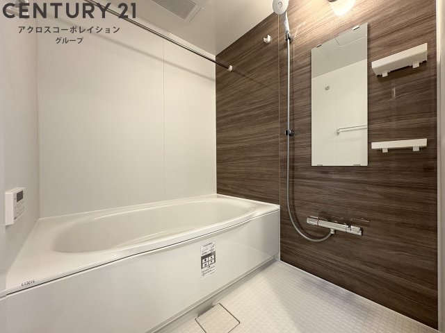 バス・シャワールーム　追い焚き機能・浴室乾燥機付きで便利！