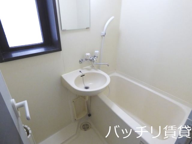 バス・シャワールーム　※同型タイプ写真の為、現状優先。