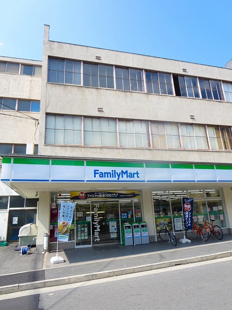 コンビニ　ファミリーマート 新町高辻店（コンビニ）まで424m