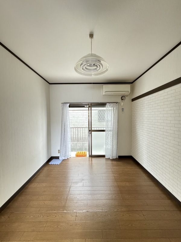 居室・リビング　参考写真（同物件別部屋）