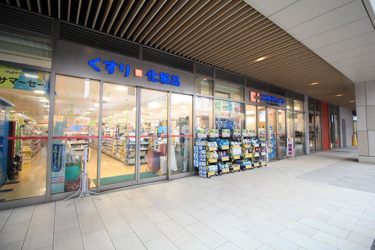 ドラックストア　ココカラファイン古町ルフル店（ドラッグストア）まで564m