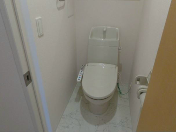 トイレ　ウォシュレットつきトイレ