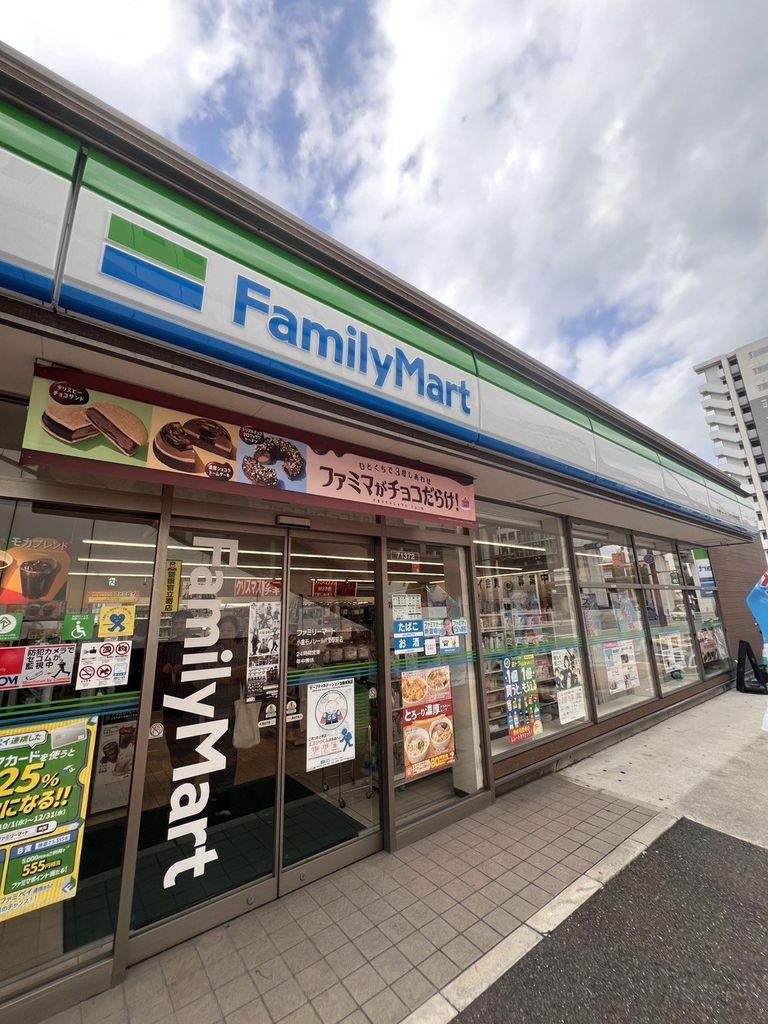 コンビニ　ファミリーマート 小倉モノレール片野駅前店（コンビニ）まで370m