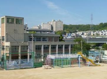 小学校　名谷小学校（小学校）まで1962m