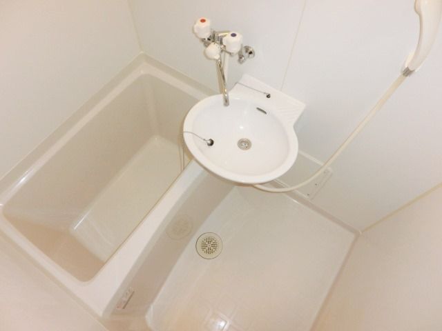 バス・シャワールーム　1日の疲れを洗い流すバスルーム