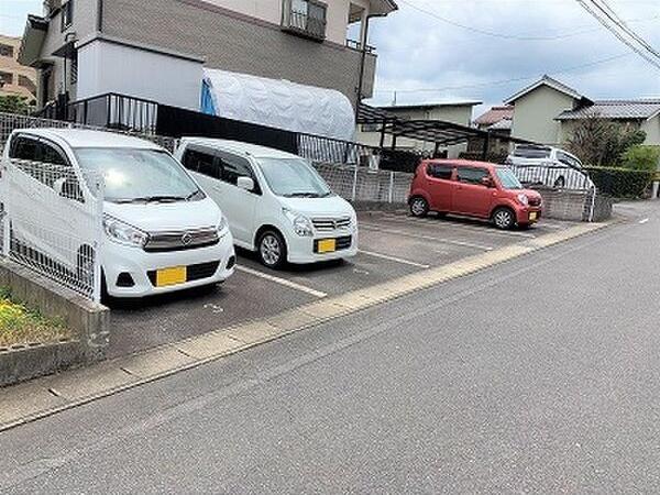 駐車場　駐車場