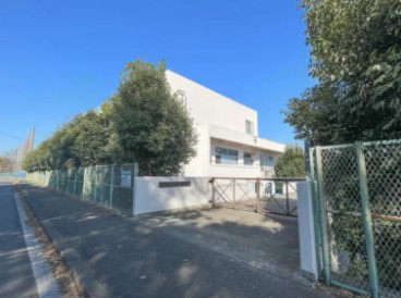 中学校　横浜市立高田中学校（中学校）まで700m