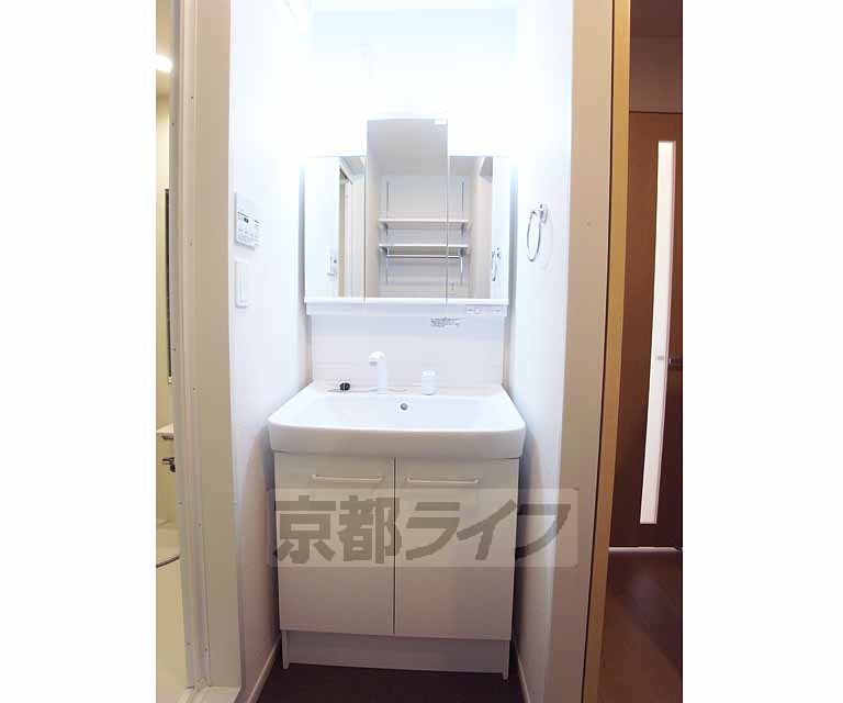 洗面設備　シャンプードレッサー付きで忙しい朝の時間を短縮できます！