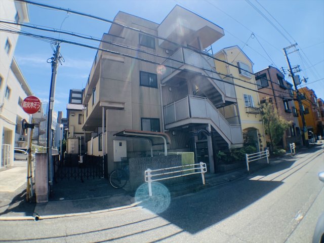 建物外観　駐輪場所あります♪