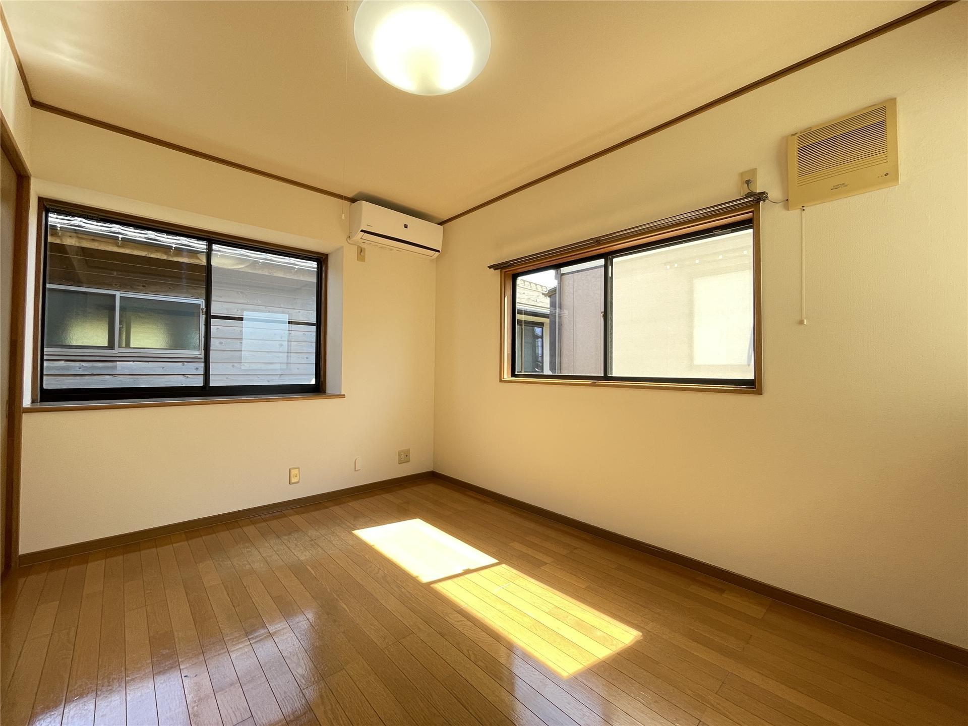 居室・リビング　全戸角部屋なので2面採光☆エアコン完備です！