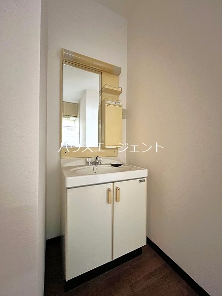 洗面設備　洗面台です