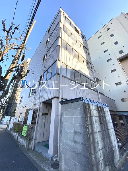 建物外観　鉄骨造5階建ての建物になります☆
