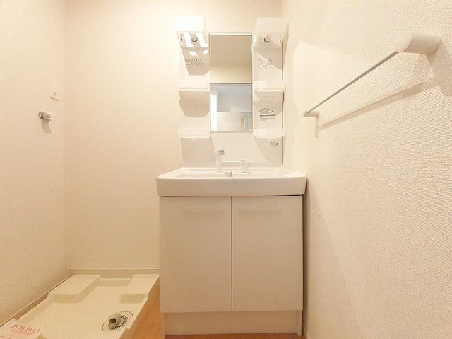洗面設備　ゆったりとスペースのある洗面所