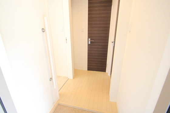 玄関　※別部屋の写真です