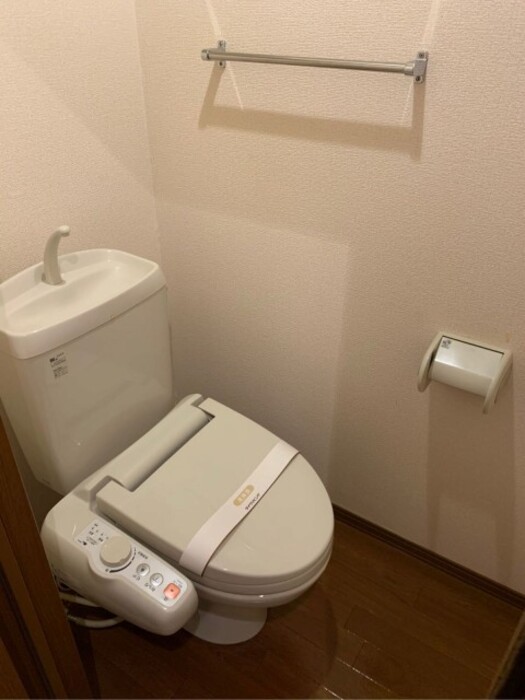 トイレ　温水洗浄暖房便座のトイレ