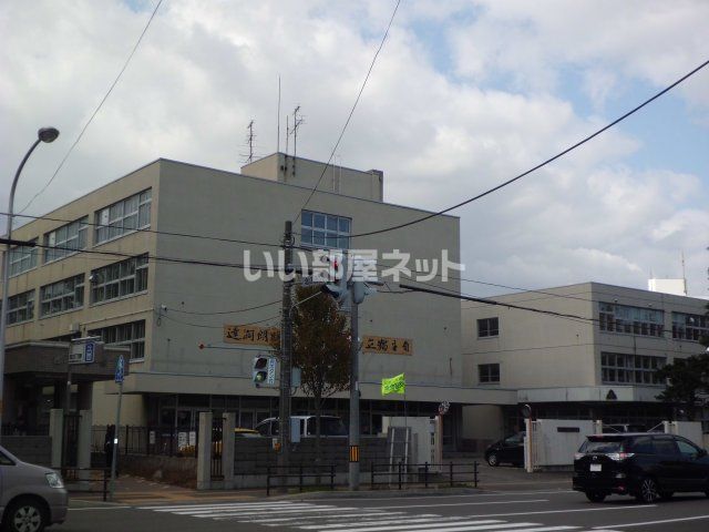 中学校　向陵中学校（中学校）まで521m