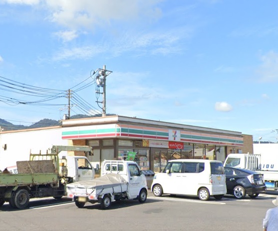 コンビニ　セブンイレブン（コンビニ）まで560m