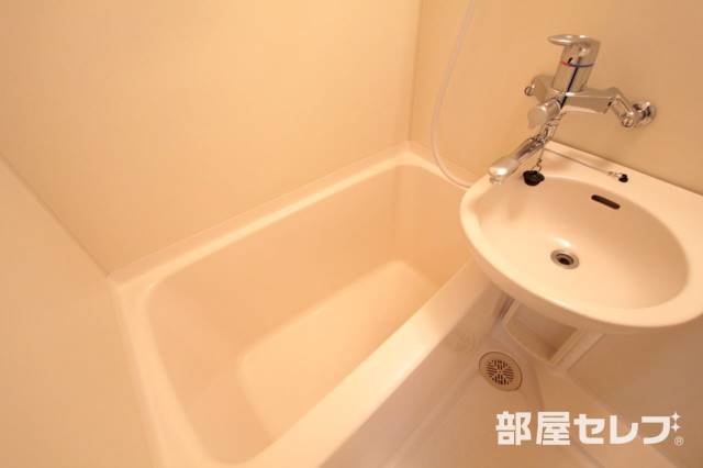 バス・シャワールーム　綺麗なユニットタイプのバスルームです。