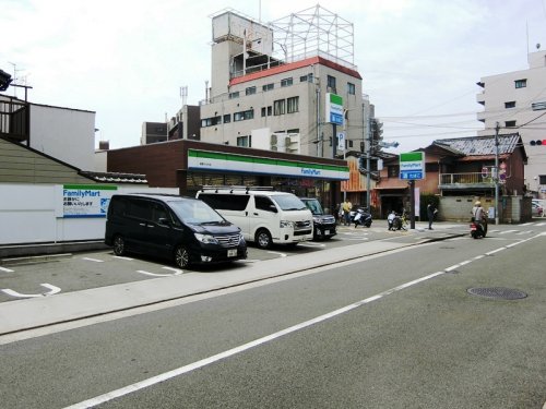 コンビニ　ファミリーマート 城東えなみ店（コンビニ）まで622m